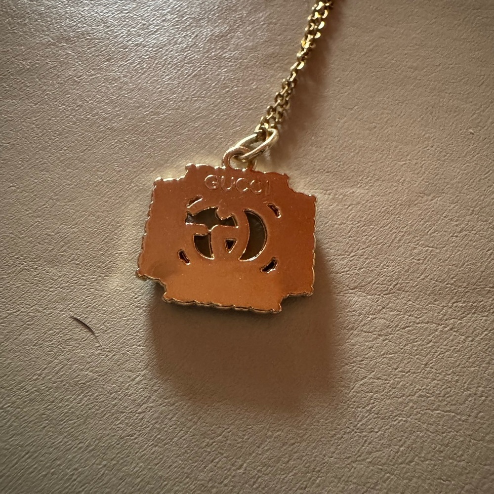Gorgeous Pink Stone Gucci Charm on Gold Tone Chain - Picture 2 of 3